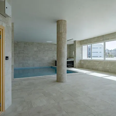 Marina View 2 With Pool By Homing Lagos