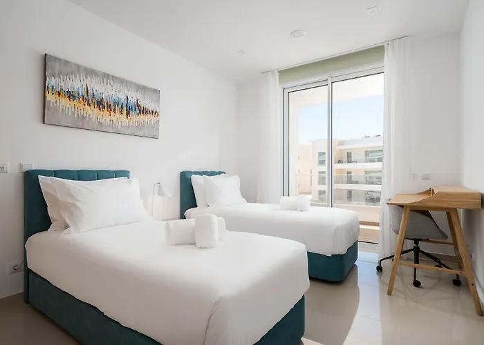 Marina View 2 With Pool By Homing Lagos