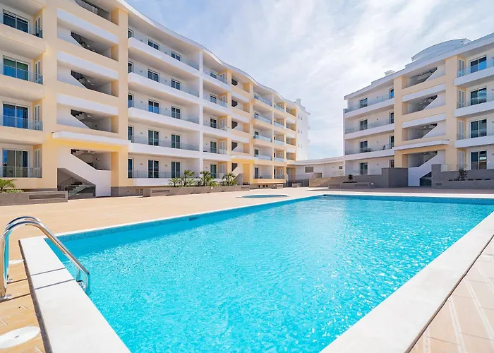 Marina View 2 With Pool By Homing Lagos